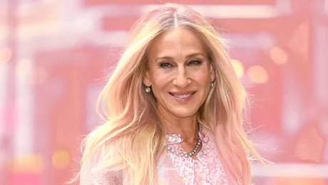 Sarah Jessica Parker, dezvăluiri fără perdea despre îmbătrânire: „Nu pot să mă uit în oglindă și să neg realitatea”