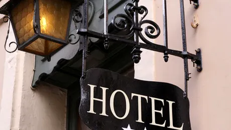 Ce uită românii prin camera de hotel? Jucăriile sexuale şi...căţelul sunt pe listă