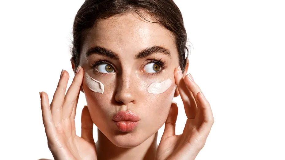 Peptidele: motivul pentru care aduc beneficii pielii