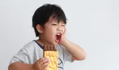 Alimentele care ne distrug dinții. Le mâncăm din primii ani de viață!