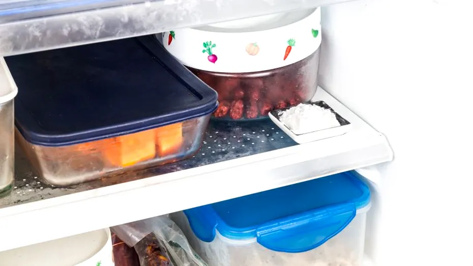 Ce să pui în frigider ca să nu mai miroasă urât. Remedii naturale pentru mirosul din frigider
