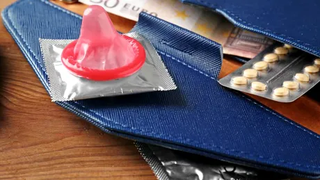 Sexul vs Barza: Cât te costă să faci sex? Top 10 metode de contracepţie în funcţie de preţ