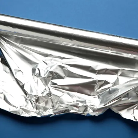 De ce folia de aluminiu are două fețe diferite. Cum se folosește corect