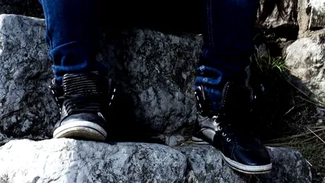 Pericolul care se ascunde în spatele singurătăţii şi a sedentarismului