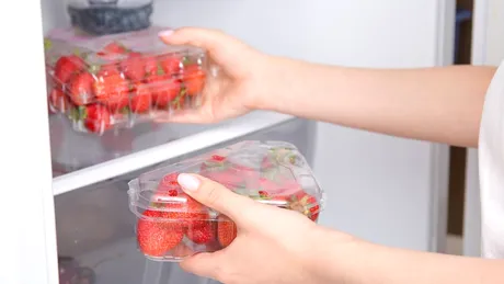 În ce recipient rămân căpșunile proaspete mai mult timp primăvara. Rezistă și 10 zile