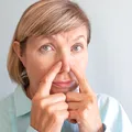 Scapă de nasul înfundat în doar 30 de secunde. Nu ai nevoie de picături nazale sau medicamente