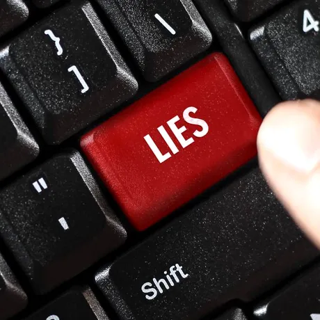 Există cu adevărat minciuni nevinovate în viața de cuplu? Bazele comunicării autentice în relații