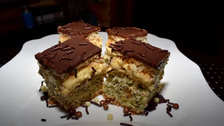 Prăjitură de post a călugărilor de la Mănăstirea Sihăstria Putnei. Simplă și gustoasă, perfectă lângă o cană de ceai sau cafea