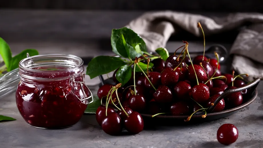 Ingredientul secret pentru cea mai parfumată dulceață de vișine. O face irezistibil de catifelată