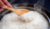 Ingredientul japonez pe care să-l folosești când gătești orezul alb. Îi schimbă complet aroma și nu mai rămâne cu un gust fad