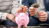 Studiu: Ce ar face românii cu banii economisiți?