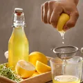 Băutura naturistă din trei ingrediente care te poate scăpa de balonare și constipație! Se bea doar dimineața, pe stomacul gol