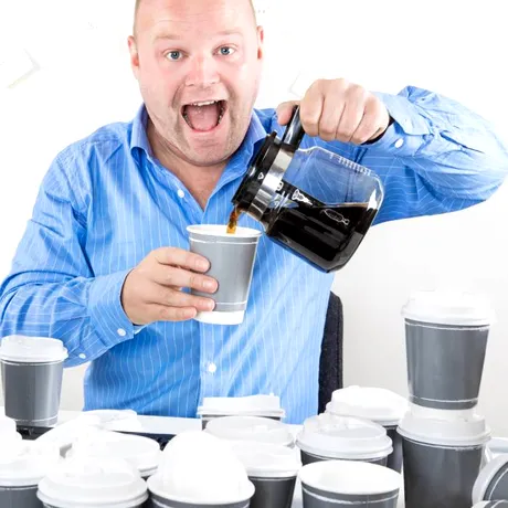 Cum anulezi efectul cafelei dacă ai consumat prea multă. Ce trebuie să bei, de fapt