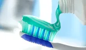 De ce trebuie să bagi pasta de dinți la congelator. Trucul care e de mare ajutor