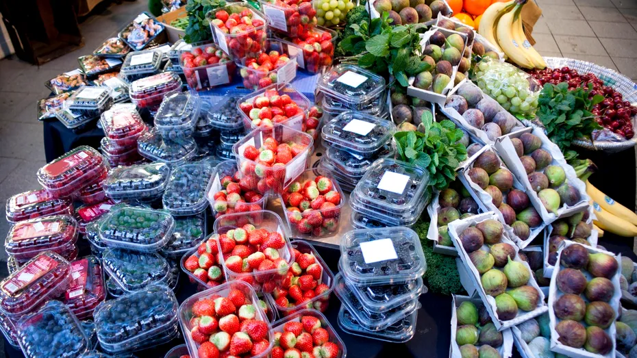 Fructele pe care le găsești la casoletă la supermarket sunt „hrană pentru creier”! Costă 30 de lei 500 de grame