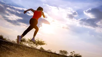 3 minute de sprint sau 90 de minute de cardio? Ce a descoperit un nou studiu despre efectele asupra metabolismului