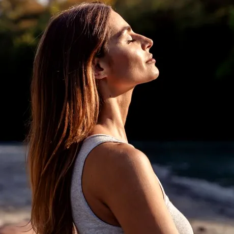 La ce trebuie să fii atentă când îți faci intervenții estetice vara. Lucruri pe care trebuie să le respecți cu sfințenie