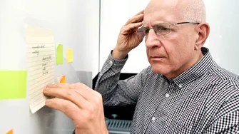 Când uitarea nu mai este normală:  diferența dintre îmbătrânirea firească și declinul cognitiv