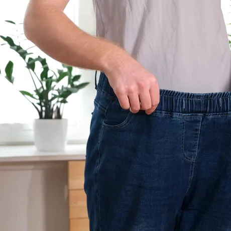 Cum a reușit un bărbat să slăbească 45 de kilograme într-un an. „Evitam cântarul și nu apăream în fotografii ca să nu mă confrunt cu realitatea greutății mele”