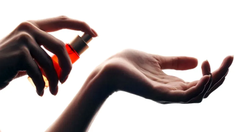 Parfumul poate schimba starea de spirit a femeilor în mai bine (studiu)