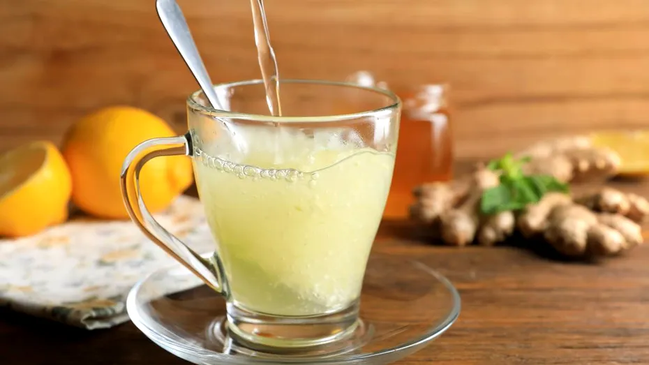 Băutura ieftină care ajută la calmarea durerii de gât când ești răcit. Este medicament pentru gâtul iritat