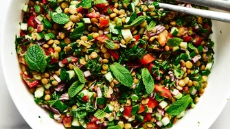 Tabouleh cu linte: cea mai ușoară și mai hrănitoare salată pe care o poți face în această primăvară