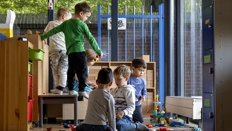 O copilă de 5 ani a fost opărită cu ciorbă la grădiniță. Părinții au obținut în instanță despăgubiri uriaşe / VIDEO