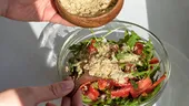 Salata „care nu se înmoaie”: rețeta care rezistă 4 zile la frigider