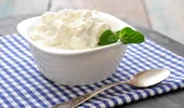 Cum să faci brânză cottage acasă, din două ingrediente. Ieși mai ieftin decât să o cumperi din magazin!