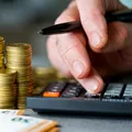 Ce salariu și câți ani de muncă îți asigură o pensie de 2.000 sau 3.000 de lei. Calculul exact