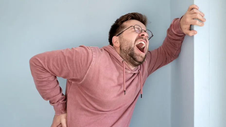 Cum îți dai seama că ai pietre la rinichi. 10 semne și remedii pentru curățarea rinichilor