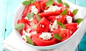 Salata de roşii – cum să prepari cea mai sănătoasă reţetă