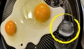 Cum să faci ouă ochiuri fără ulei, folosind un cub de gheață. Trucul din bucătărie pe care puține gospodine îl cunosc