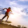3 minute de sprint sau 90 de minute de cardio? Ce a descoperit un nou studiu despre efectele asupra metabolismului
