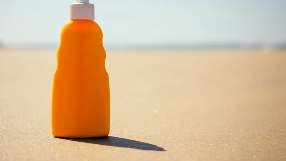 De ce crema solară e aliatul ideal pe timpu verii. Mituri demontate de medicii dermatologi