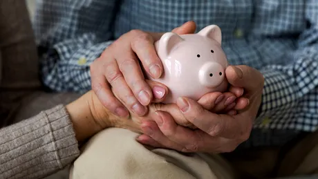 Pensionarii care pot primi înapoi banii reținuți pentru CASS. Pașii necesari pentru recuperarea sumelor