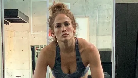 Cum arată abdomenul lui Jennifer Lopez după 4 zile în care nu a mâncat zahăr şi carbohidraţi
