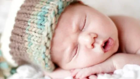 Bebeluşul tău doarme suficient? Învaţă să-i creezi rutina de somn!