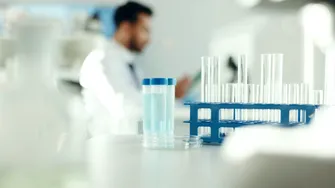 De ce merită să participi la un studiu clinic: beneficii, riscuri și ce trebuie să știi