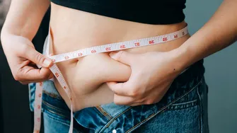 De ce crește burta la menopauză, chiar dacă nu te îngrași? Schimbarea care poate afecta glicemia și inima