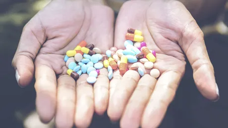 Nu lua pastile cu pumnul! Prof. Ciurea: „Multe din bolile renale apar din cauza lor”