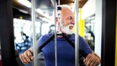 Are 79 de ani, dar ridică 125 kg! Care e secretul bărbatului? Alimentul care nu îi lipsește de la nicio masă