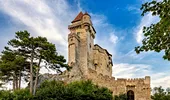 Destinația europeană ignorată de turiști care pare desprinsă dintr-un basm. Are castele spectaculoase și peisaje alpine incredibile