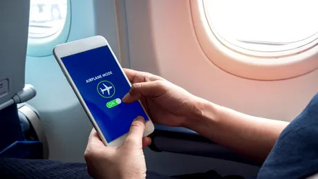 De ce este obligatoriu să activezi modul avion în timpul zborului