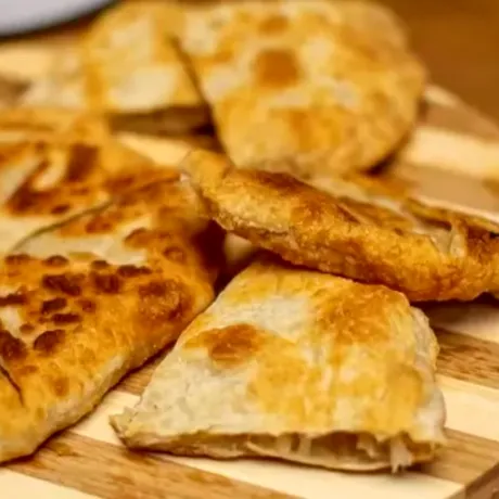 Plăcintă cu varză după rețeta lui Sorin Bontea. Se poate mânca și în zilele de post