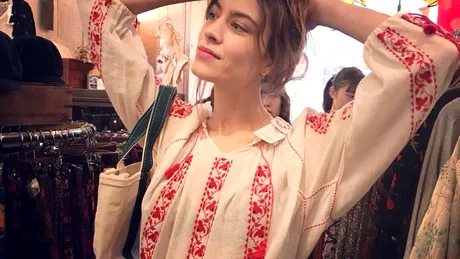 Ia, o piesă vestimentară care face furori și printre vedetele de peste Ocean