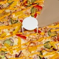 De ce unele cutii de pizza vin cu un „trepied” din plastic. La ce folosește, de fapt