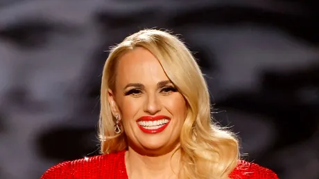 Rebel Wilson radiază de când a slăbit peste 34 de kilograme. A strălucit pe covorul roșu la Premiile BAFTA 2022