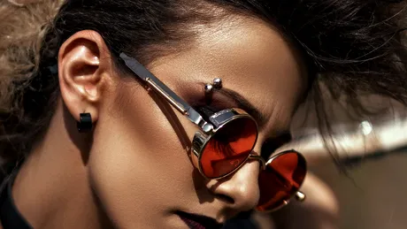 Dana Rogoz, transformată într-o elevă rebelă punk