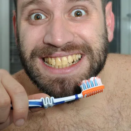 Mituri despre pasta de dinți. Nu trebuie să fie scumpă ca să fie mai eficientă!